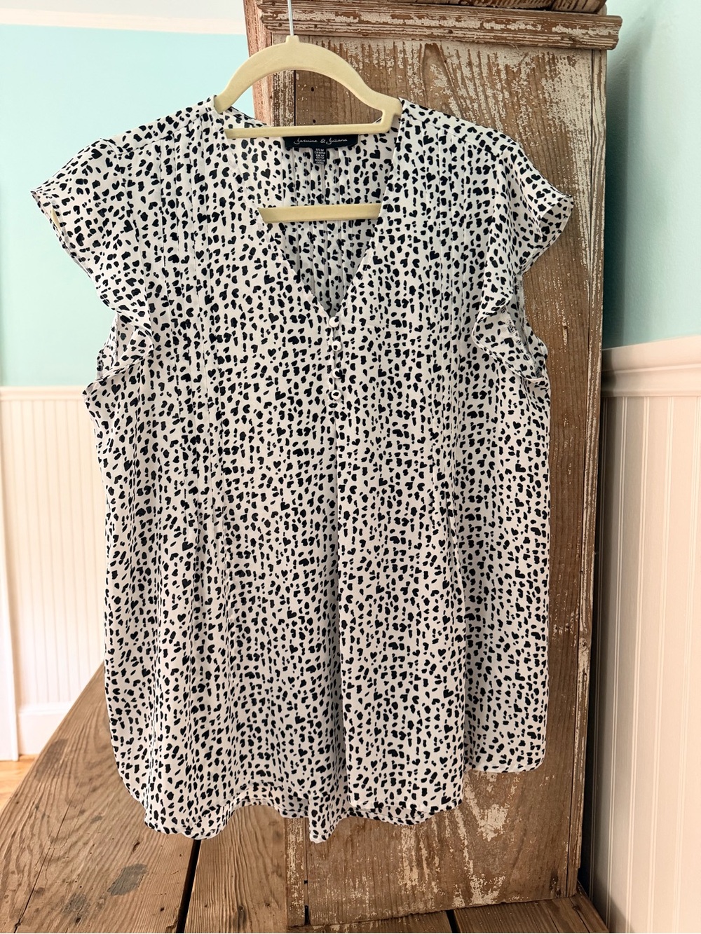 Lightweight Black & White Printed V-Neck Women's Top